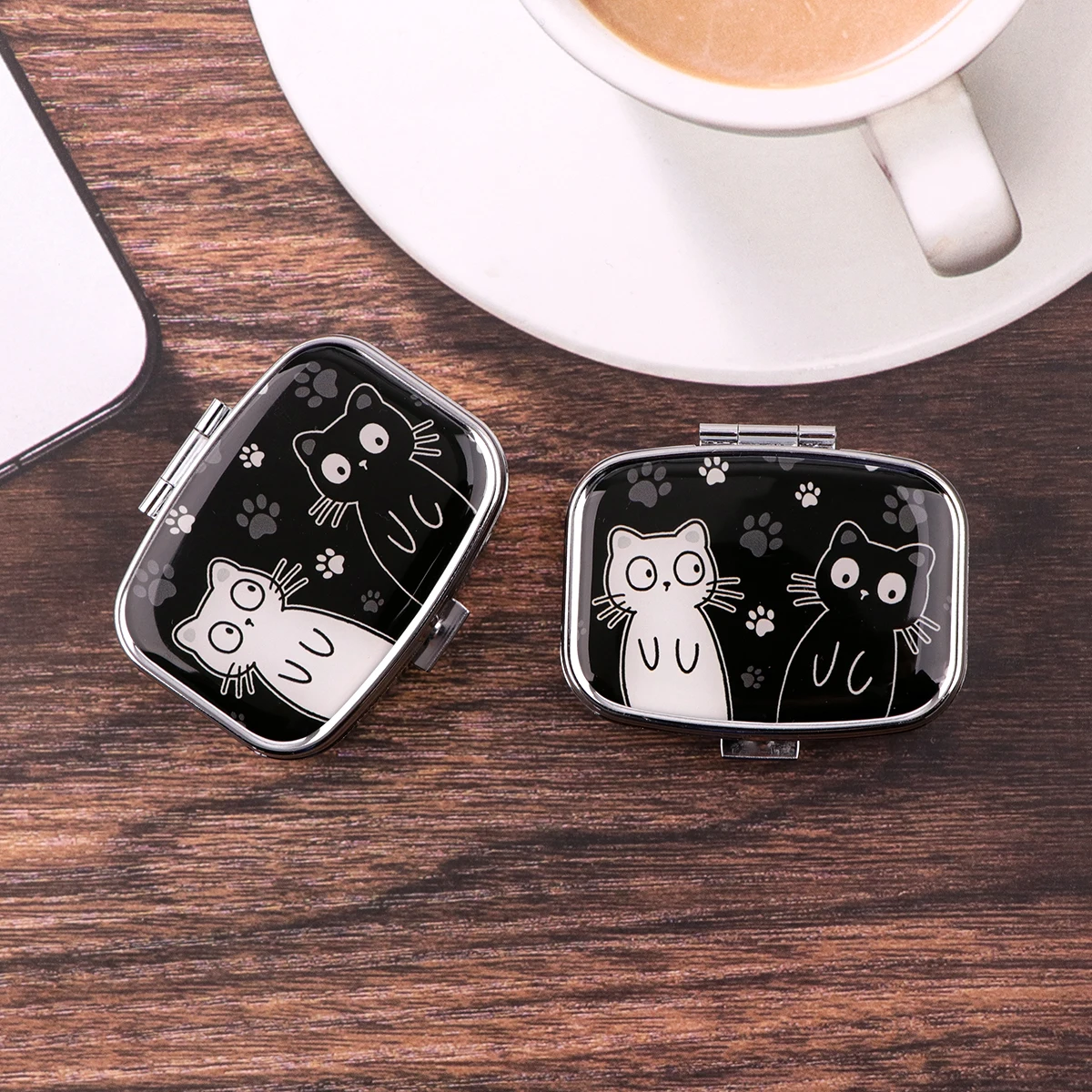 Cartoon Black And White Cat Tr - Travel Accessories For Japan ulasan dan harga
